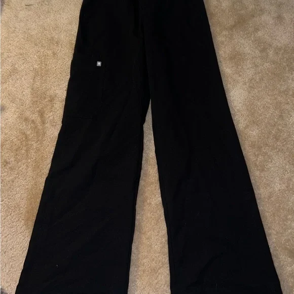 Black Figs Scrubs - Picture 7 of 10